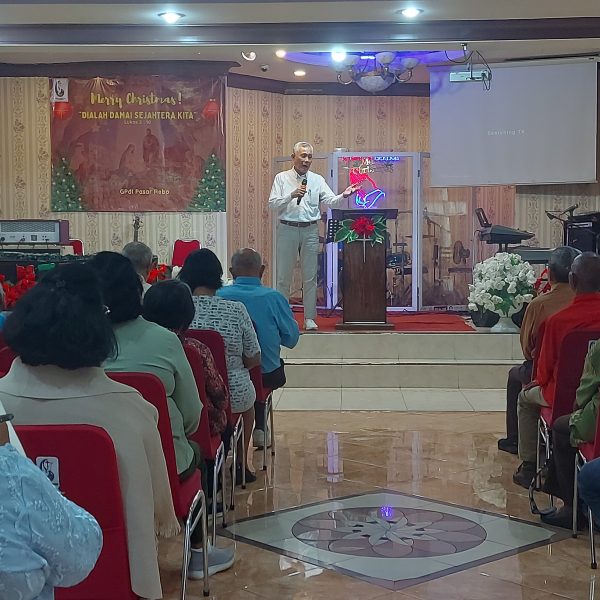 Saat Lansia dan Wartawan Beribadah Bersama, Kesendirian Berubah&hellip;