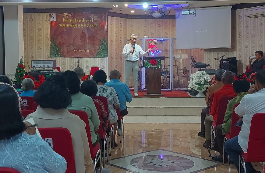 Saat Lansia dan Wartawan Beribadah&hellip;