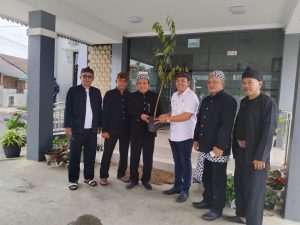 Dewan Adat Kabupaten Garut Tanam Satu Juta Pohon…