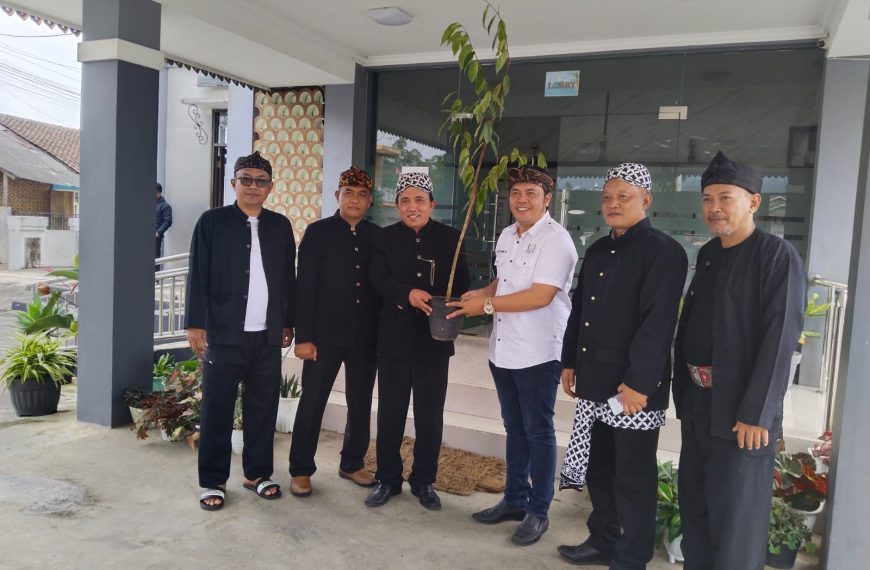Dewan Adat Kabupaten Garut Tanam Satu Juta Pohon Ki Garut