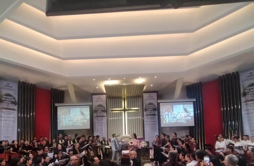 YAMUGER Luncurkan Buku Karya Selma Simbolon dan Arnoldus Apituley